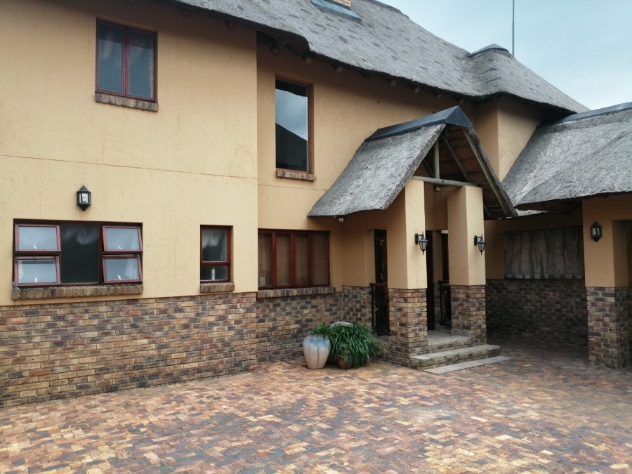 4 Bedroom Property for Sale in Boschenvaal River Front Lodges Free State